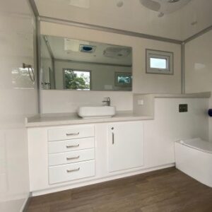 TOILET/SHOWER – LUXURY ENSUITE