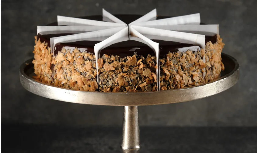 FERRERO ROCHER CAKE PRE-SLICED