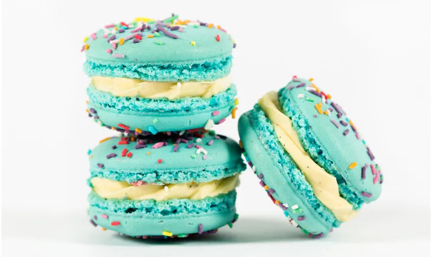 VANILLA (BLUE) CUPCAKE MACARONS (BOX X 12)