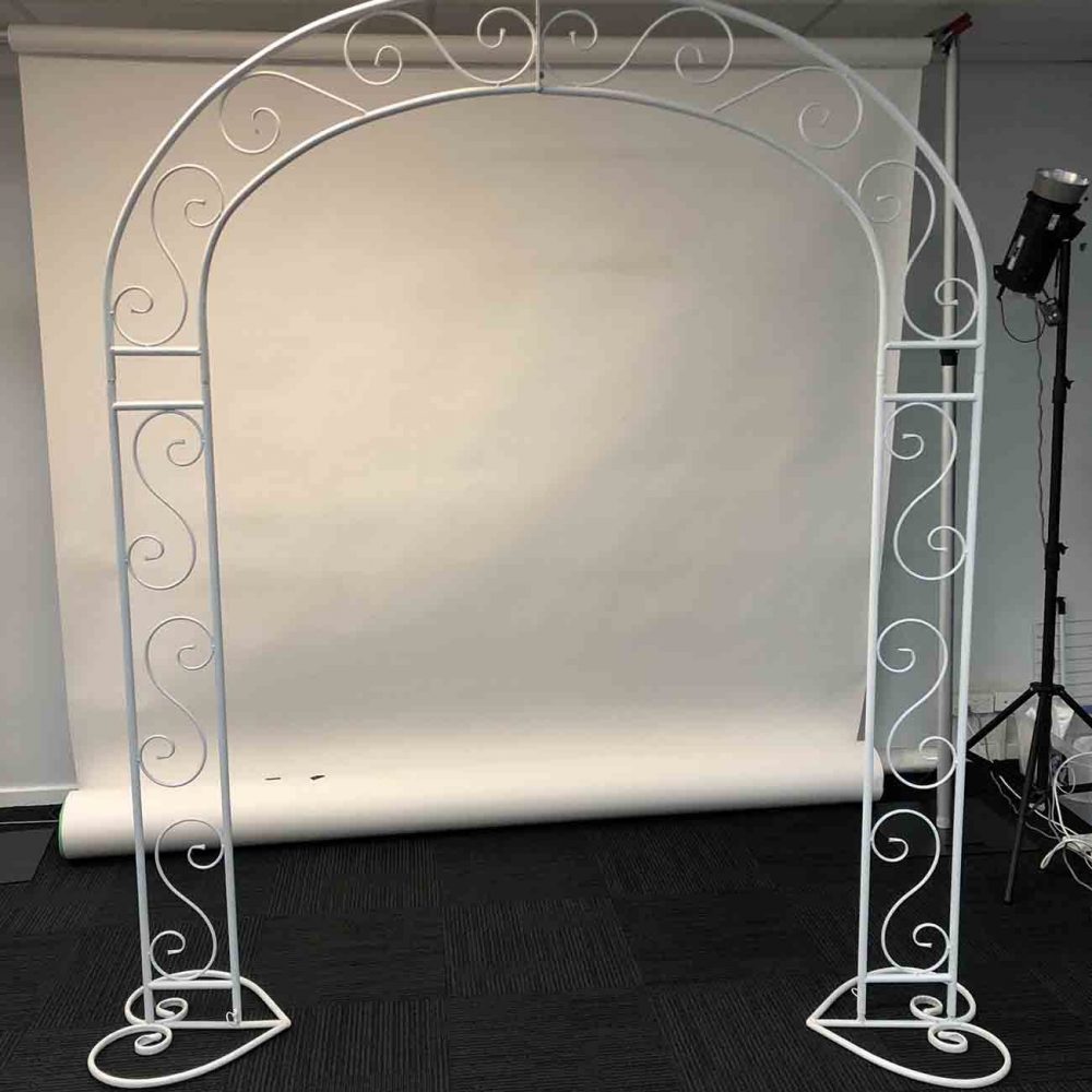 WEDDING ARCH – HEART SHAPED VINTAGE SCROLL DESIGN