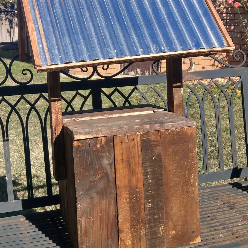 RUSTIC TIMBER & TIN SQUARE WISHING WELL