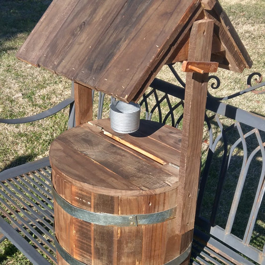 RUSTIC TIMBER ROUND WISHING WELL
