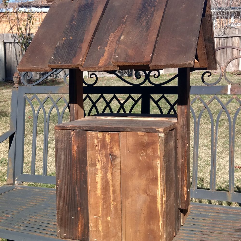 RUSTIC TIMBER SQUARE WISHING WELL