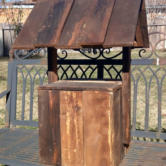 RUSTIC TIMBER SQUARE WISHING WELL