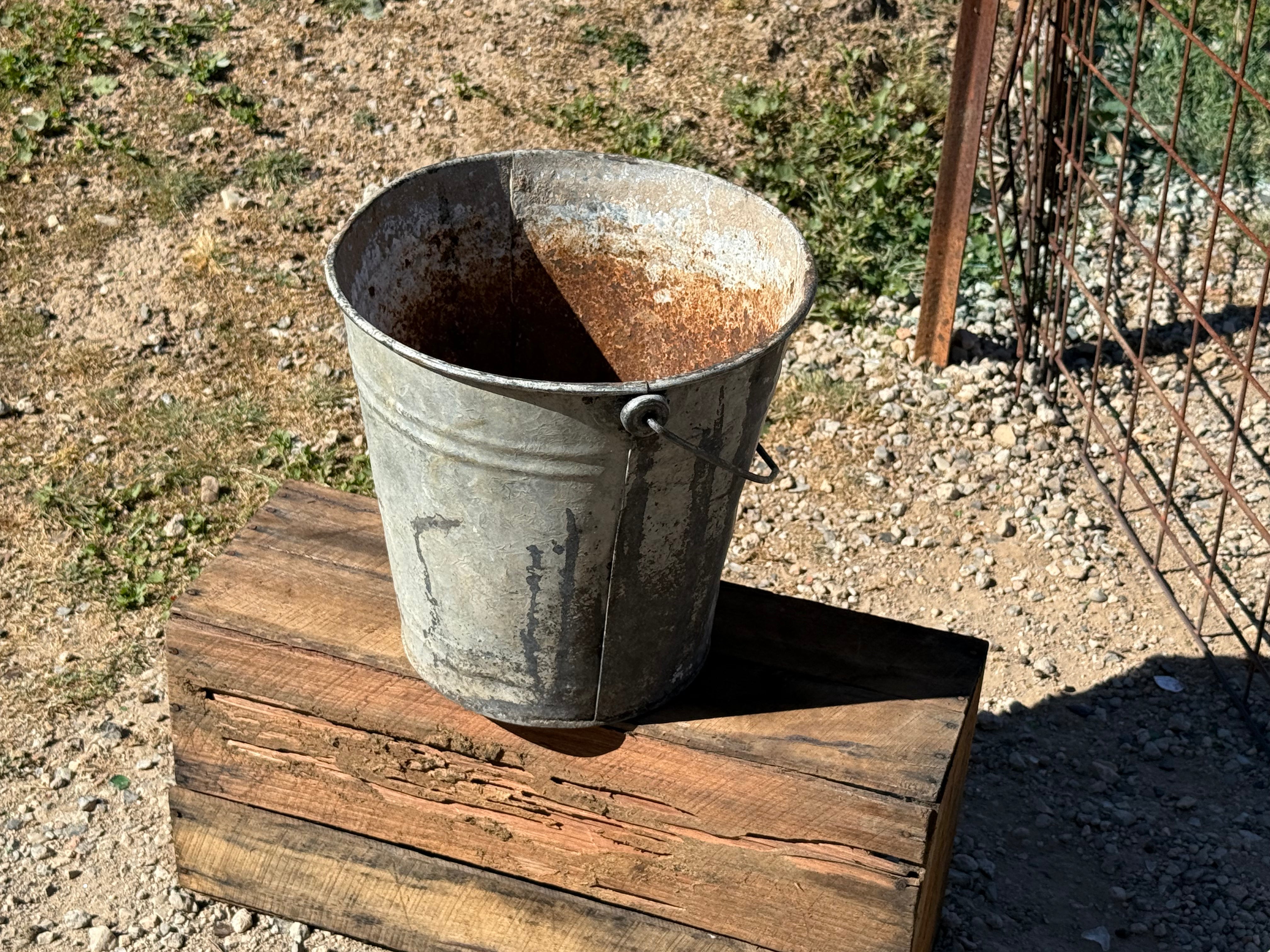 RUSTIC Vintage Metal Bucket