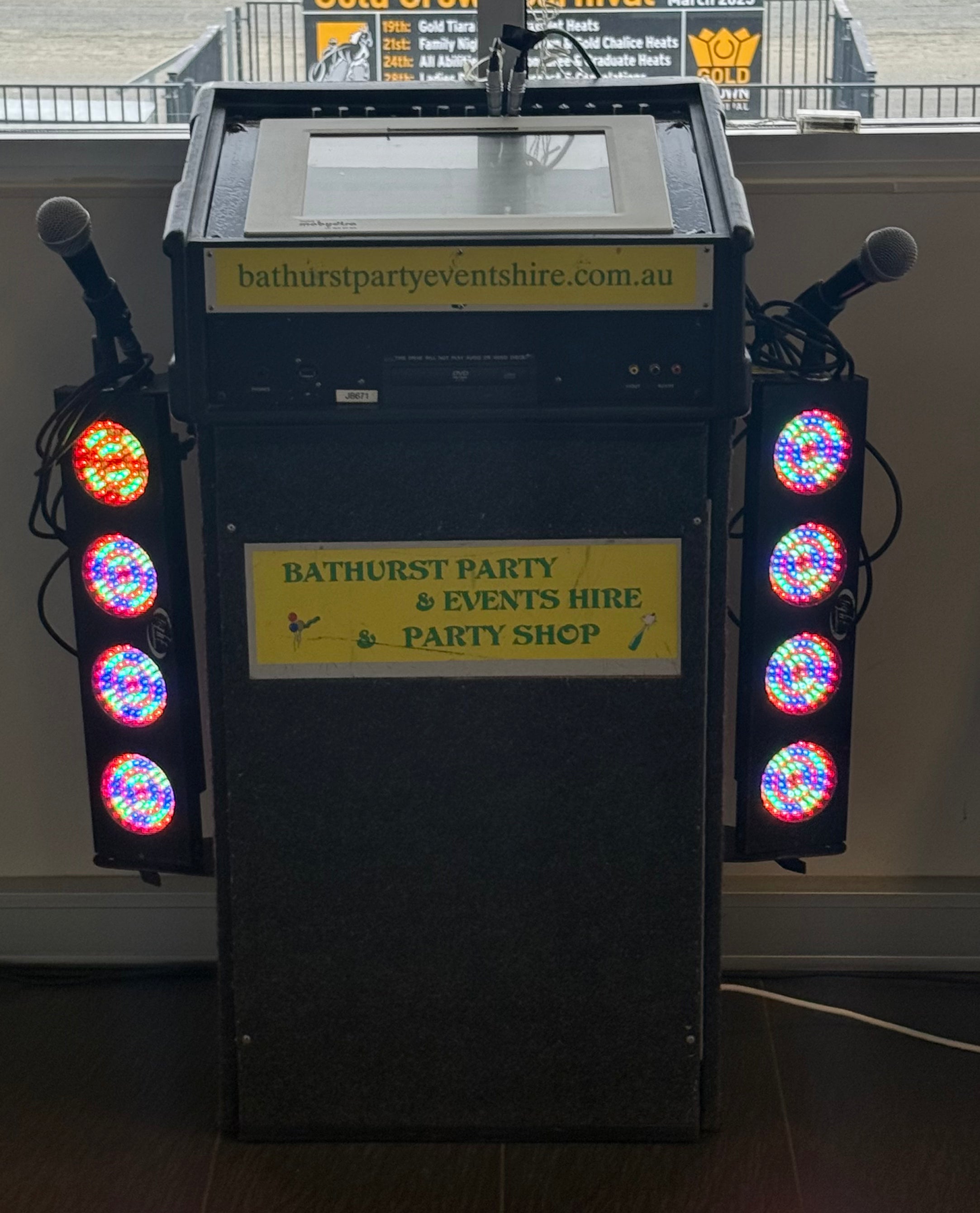 JUKEBOX & KARAOKE MACHINE WEEKEND